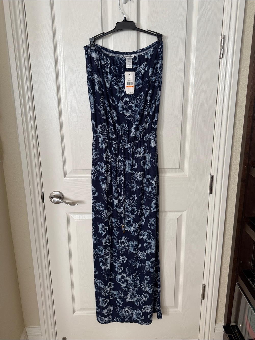 NWT size small stretchy Tommy Bahama Navy and White Floral Strapless Maxi Dress
